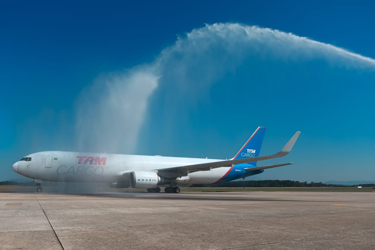 LATAM Cargo passa a operar rota regular Miami – Florianópolis no Aeroporto  Internacional Hercílio Luz - Logweb - Notícias e informações sobre  logística para o seu dia