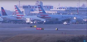 Falha no sistema nos aeroportos dos EUA atrasa e suspende voos