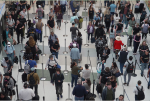 Crise na TSA: Falta de Pagamento Gera Pedidos de Demissão e Filas de 6 Horas nos EUA