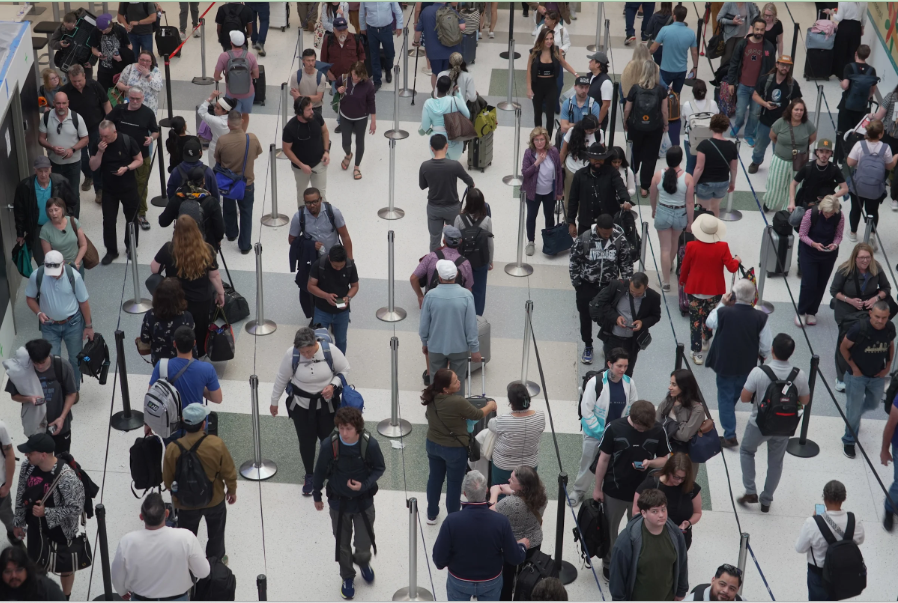 Crise na TSA: Falta de Pagamento Gera Pedidos de Demissão e Filas de 6 Horas nos EUA