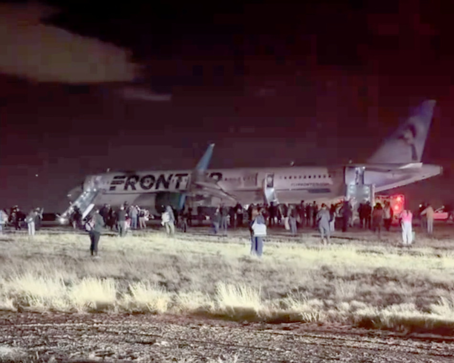 Frontier Airlines: avião atinge pessoa durante decolagem no Aeroporto de Denver EUA e causa evacuação de passageiros